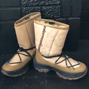 ULU hiking snow boots!!!! So warm & great traction
